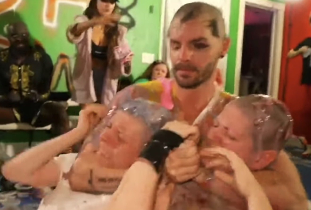 James Drake choking out the Twins in the season 5 tiebreaker